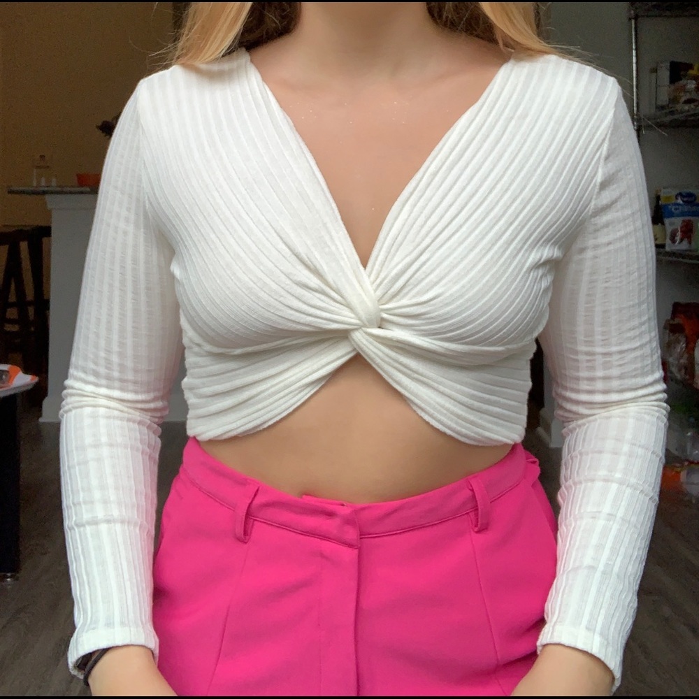 CURRENTLY UNAVAILABLE White long sleeve crop top